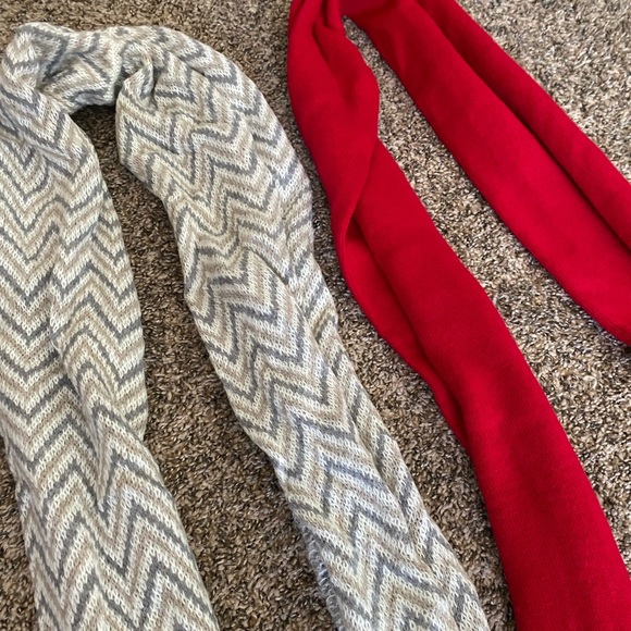 Two scarfs - Picture 5 of 5